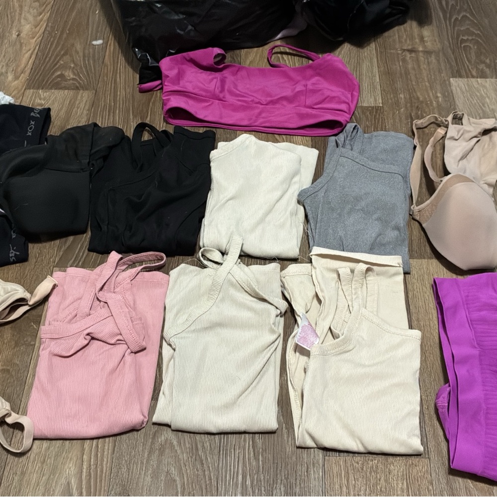 Tank & sports bra lot